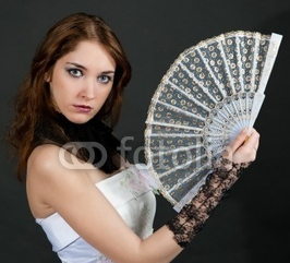 Girl_with_fan_in_white_dress.jpg